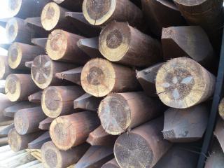 Agricultural fencing. Tanalised strainers.