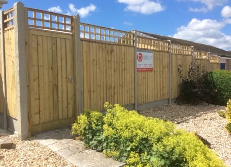 Closeboard fence panels