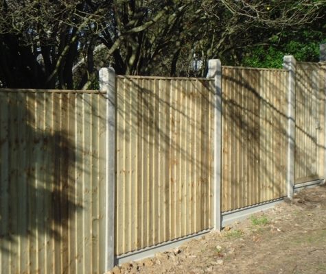 Closeboard fencing panels