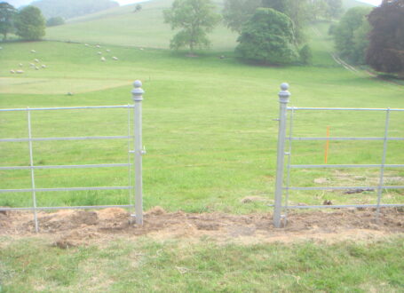 Parkland Round Gate Post